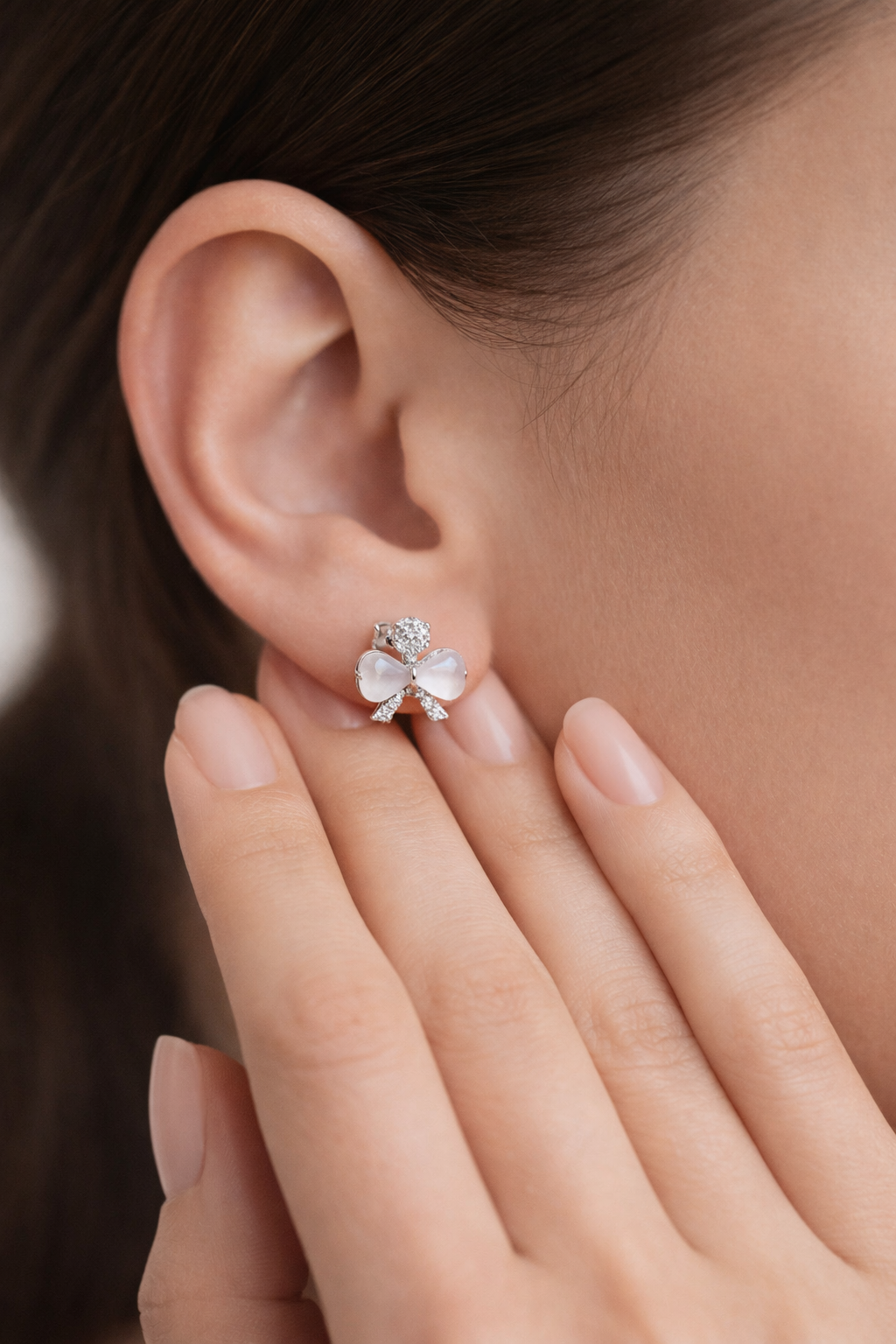 Eluria Silver Bow Pearl Stud Earrings
